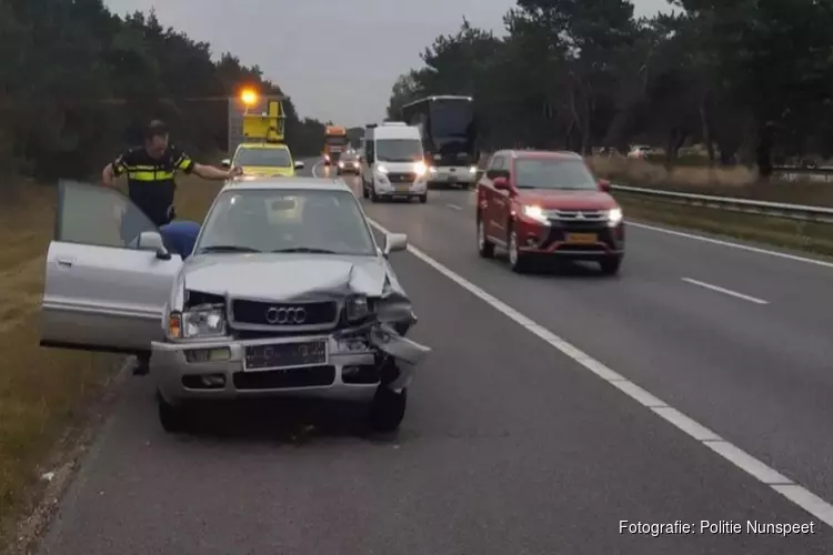 Verwarde man raakt vangrail op A28