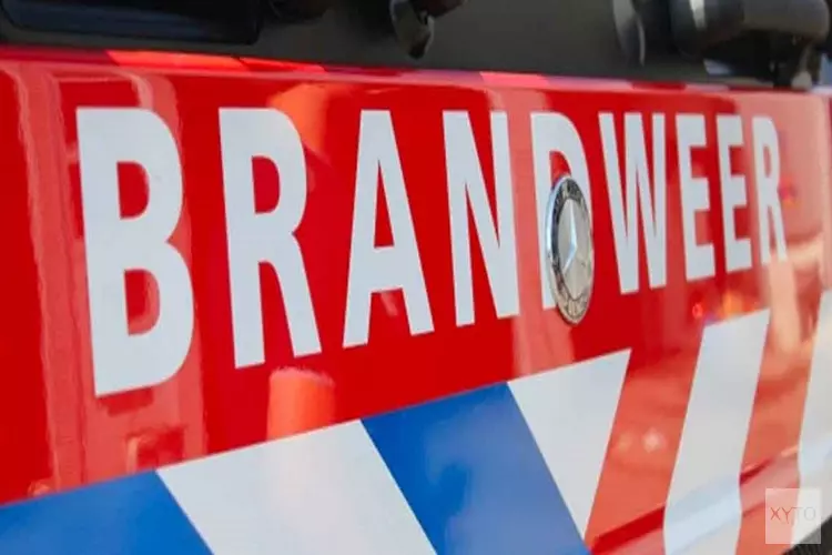 Brandweerwagen rijdt zich vast na schoorsteenbrand in Elspeet