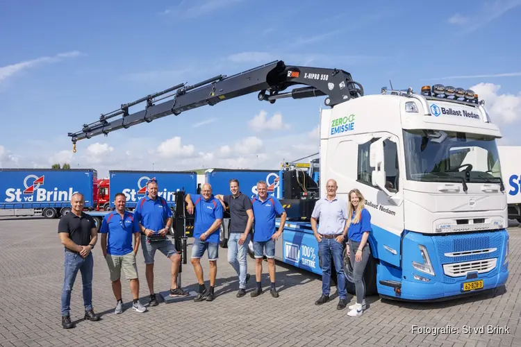 Allereerste elektrische kraanvrachtwagen van St vd Brink in gebruik genomen!